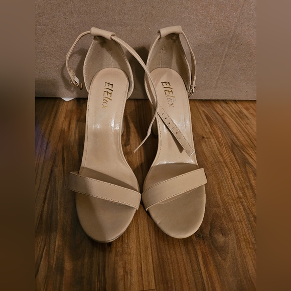 Brand new heels - Picture 2 of 3